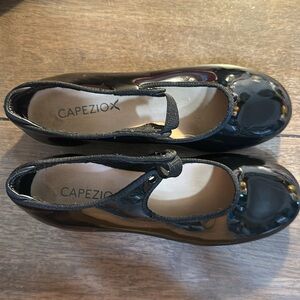 Gently used Capezio girls youth tap shoes